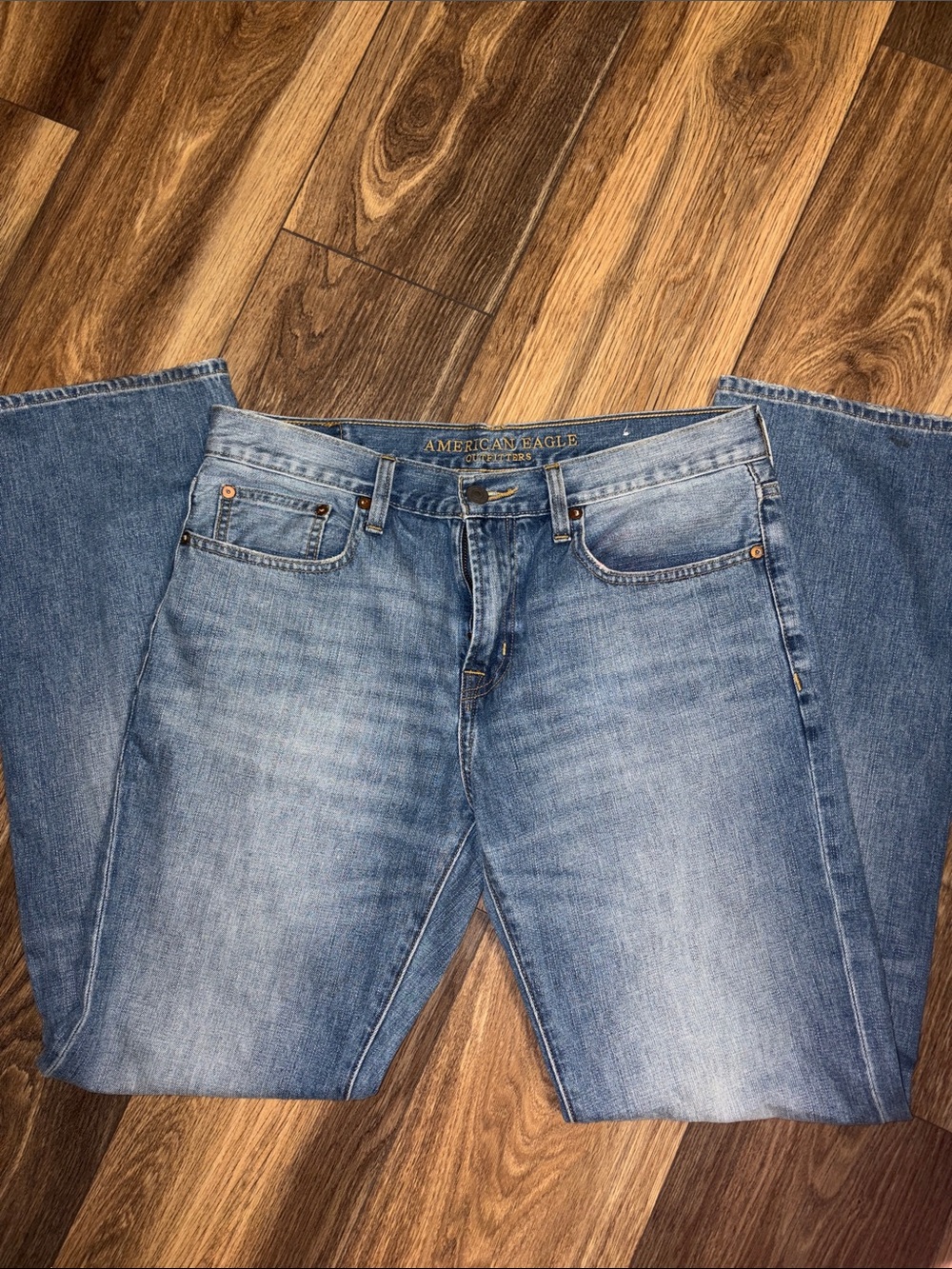 American Eagle Outfitters Men's Faded Blue classic bootcut Jeans